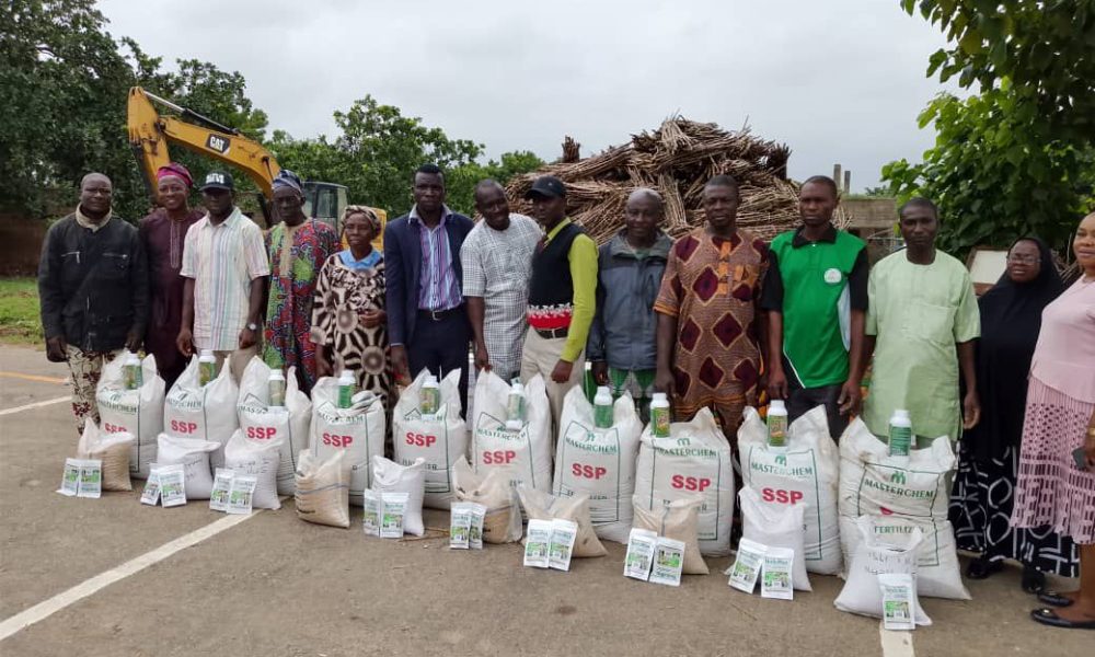 OYSADA Commences 5th Distribution Exercise Of N-Cares Farm Inputs To Farmers•••As Beneficiaries In Ido, Ogbomosho LGAs Laud Makinde Over Initiative