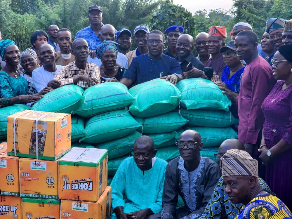 OYSADA Extends N-CARES Farm Inputs Distribution To Ibarapa, Oke-Ogun Zones •••As Farmers In Aiyete, Igboora, Iwere-Ile, Others Rejoice Over Govt. Support OYSADA Extends N-CARES Farm Inputs Distribution To Ibarapa, Oke-Ogun Zones •••As Farmers In Aiyete, Igboora, Iwere-Ile, Others Rejoice Over Govt. Support