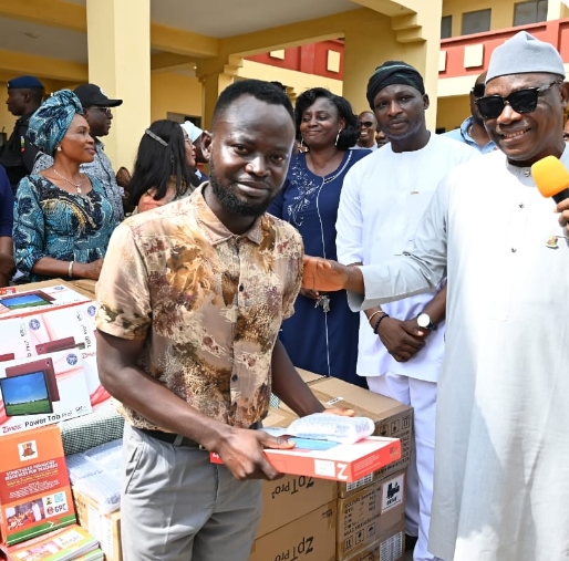 Makinde Flags off Training of 18,000 Teachers, Distributes Tablets, Teaching Materials