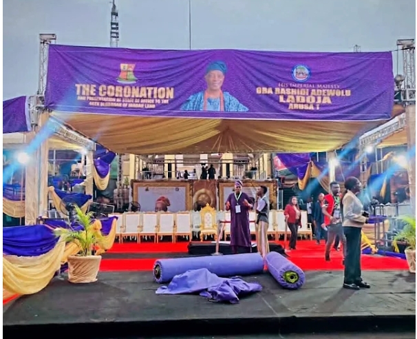 Olubadan: Alaafin, Soun, Gbenga Daniel, Amosun, Oluwo, Other Dignitaries Arrive Mapo Hall for Ladoja’s Coronation