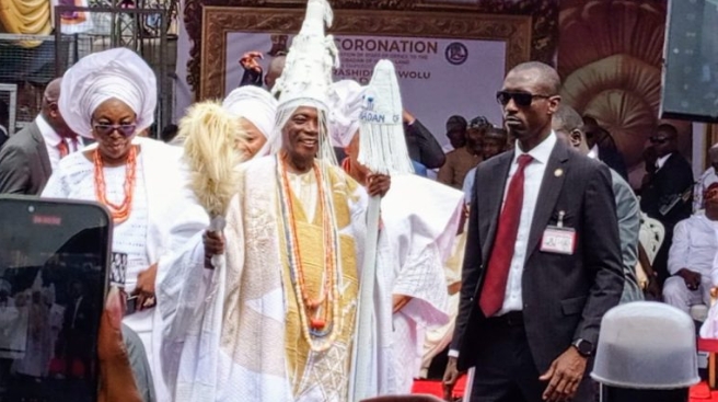 ‎JUST IN:  Makinde Presents Instruments Of Office To Ladoja As 44th Olubadan(PHOTOS)  ‎