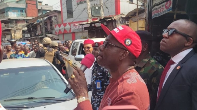 Police Beef-up Security As Traders Besiege, Chant IPOB Song At Market Gate